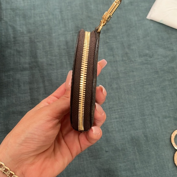 LV coin pouch - Picture 2 of 7